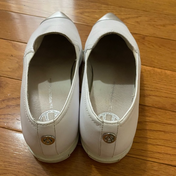 Preowned wishbone shoes size 8 -white & silver - Picture 4 of 6